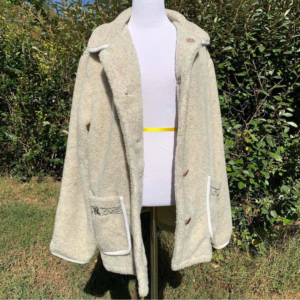 Vintage Button up Fluffy Embroidered Teddy Jacket/Coat w Drawstring